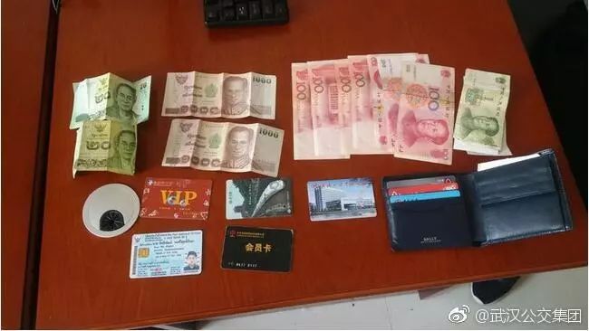 武汉一乘客遗失3000元现金 好心司机归还失物